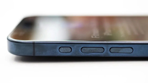 Как правильно чистить корпус iPhone 15 Pro