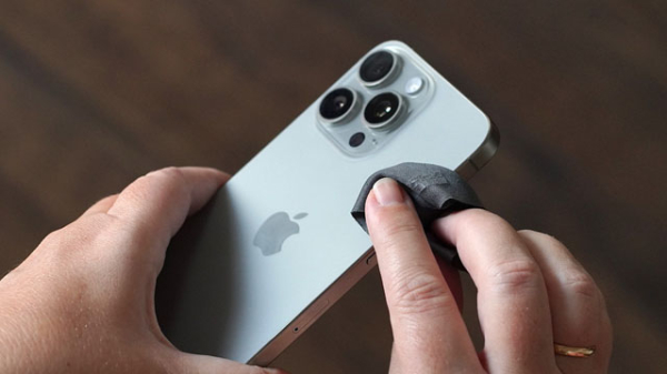 Как правильно чистить корпус iPhone 15 Pro